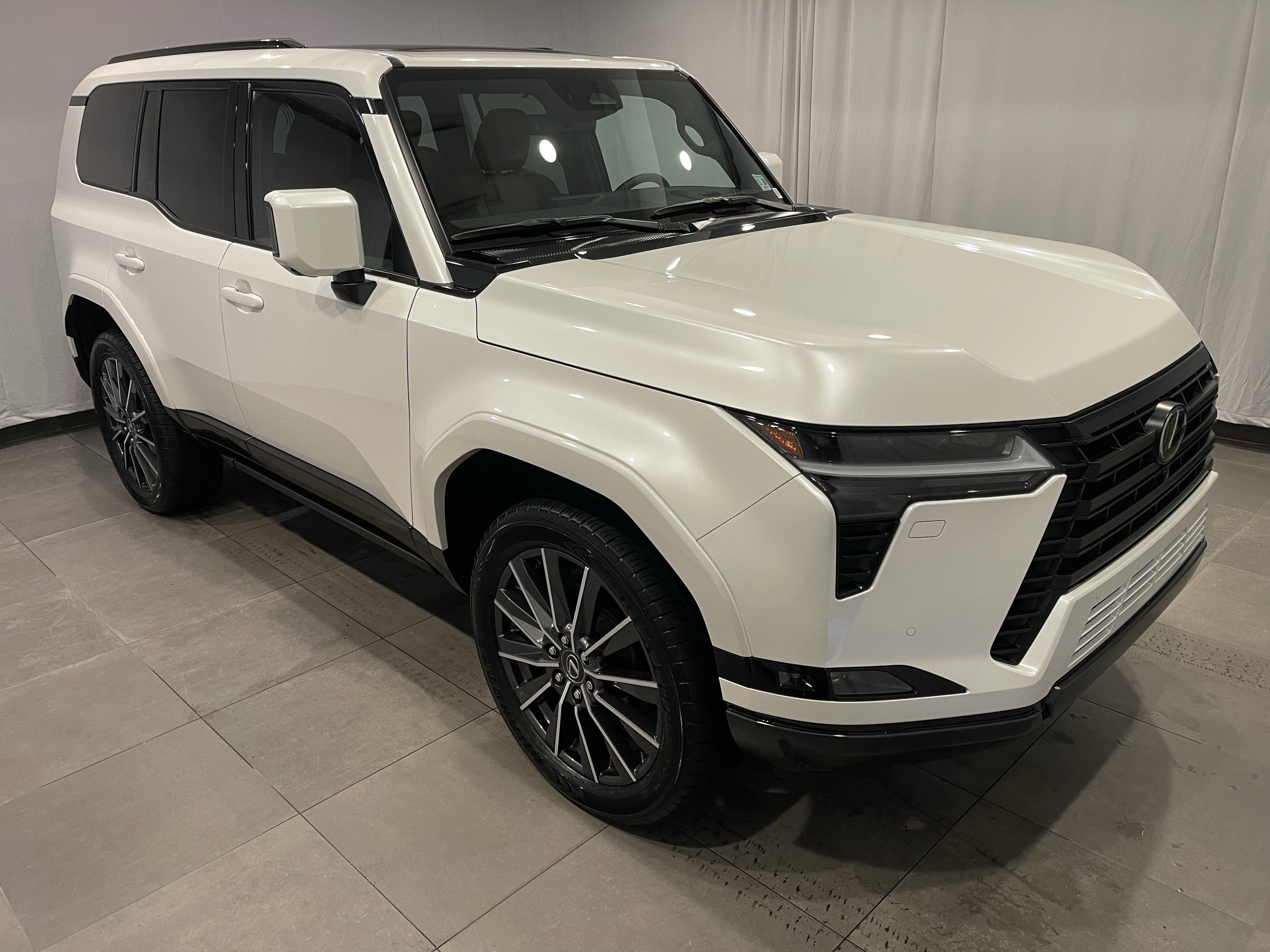Used 2024 Lexus GX 550 w/ Accessory Package (Z1) image 3