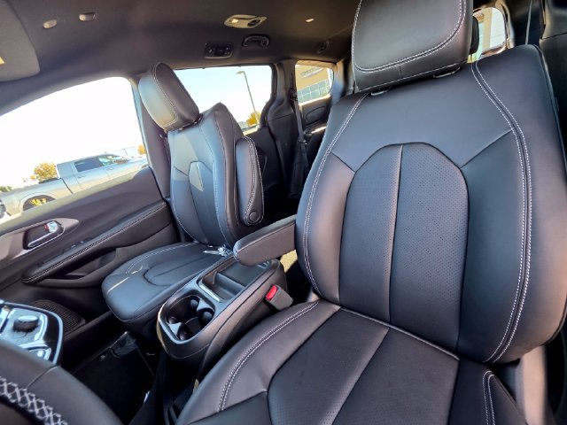 New 2027 Chrysler Pacifica LX FWD image 22