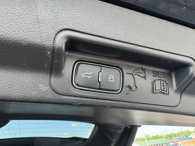 Used 2025 Ford Explorer ST-Line w/ ST-Line Street Pack AWD/4WD image 25