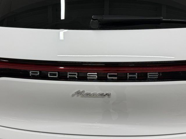 Certified 2025 Porsche Macan AWD/4WD image 11