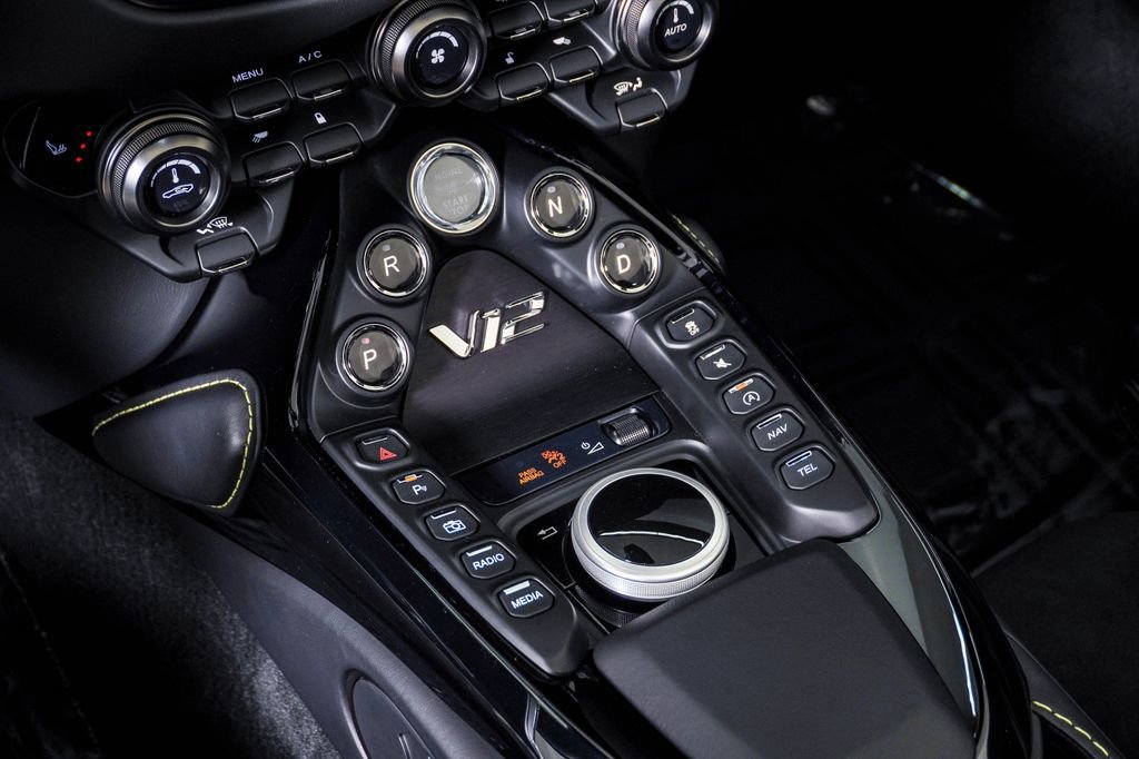 Used 2023 Aston Martin V12 Vantage Roadster image 33