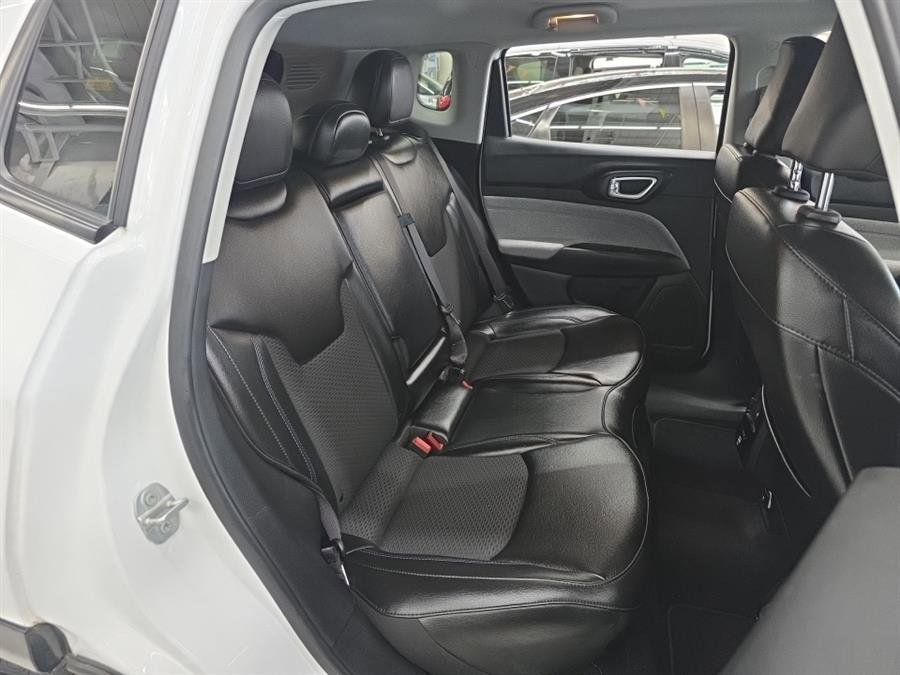 Used 2022 Jeep Compass Latitude image 9