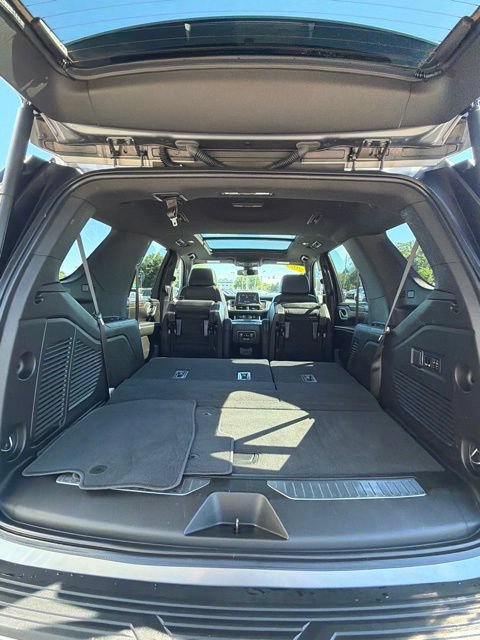 Used 2021 Chevrolet Tahoe Z71 w/ Luxury Package AWD/4WD image 30