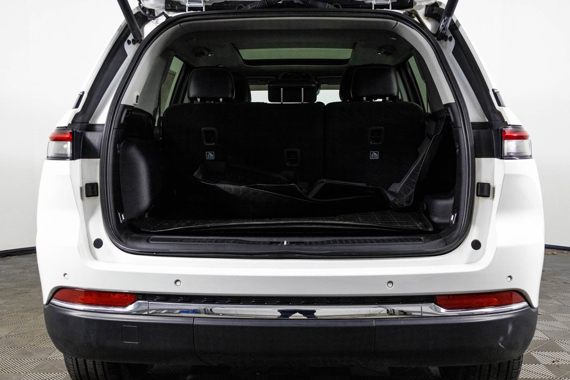 Used 2023 Jeep Grand Cherokee Limited w/ Trailer Tow Prep Group (B) image 37