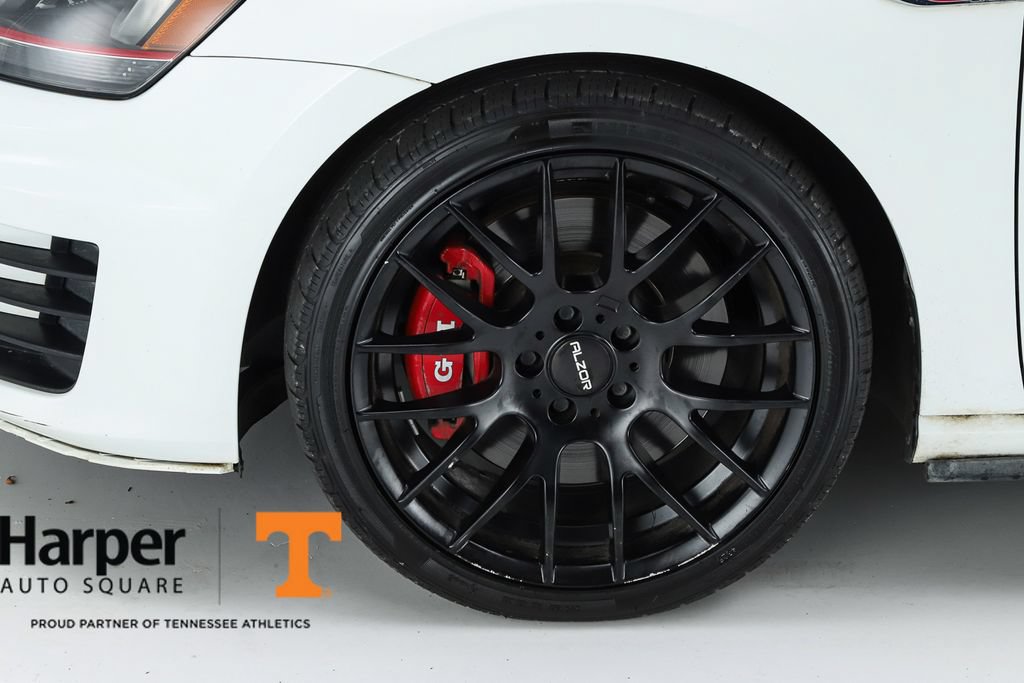 Used 2017 Volkswagen GTI SE FWD image 5