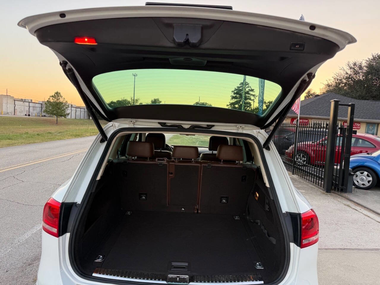 Used 2013 Volkswagen Touareg TDI image 22