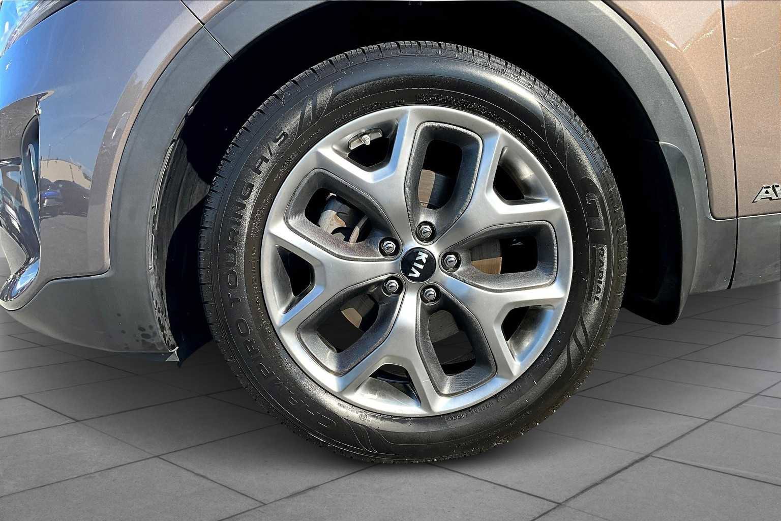 Used 2019 Kia Sorento EX image 10