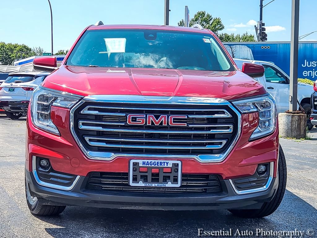 Used 2022 GMC Terrain SLT w/ Infotainment Package II FWD image 4