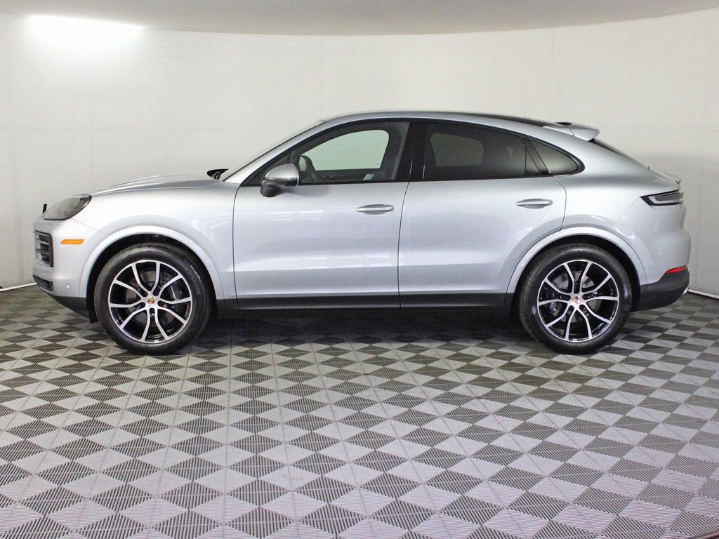 Certified 2025 Porsche Cayenne Coupe image 2