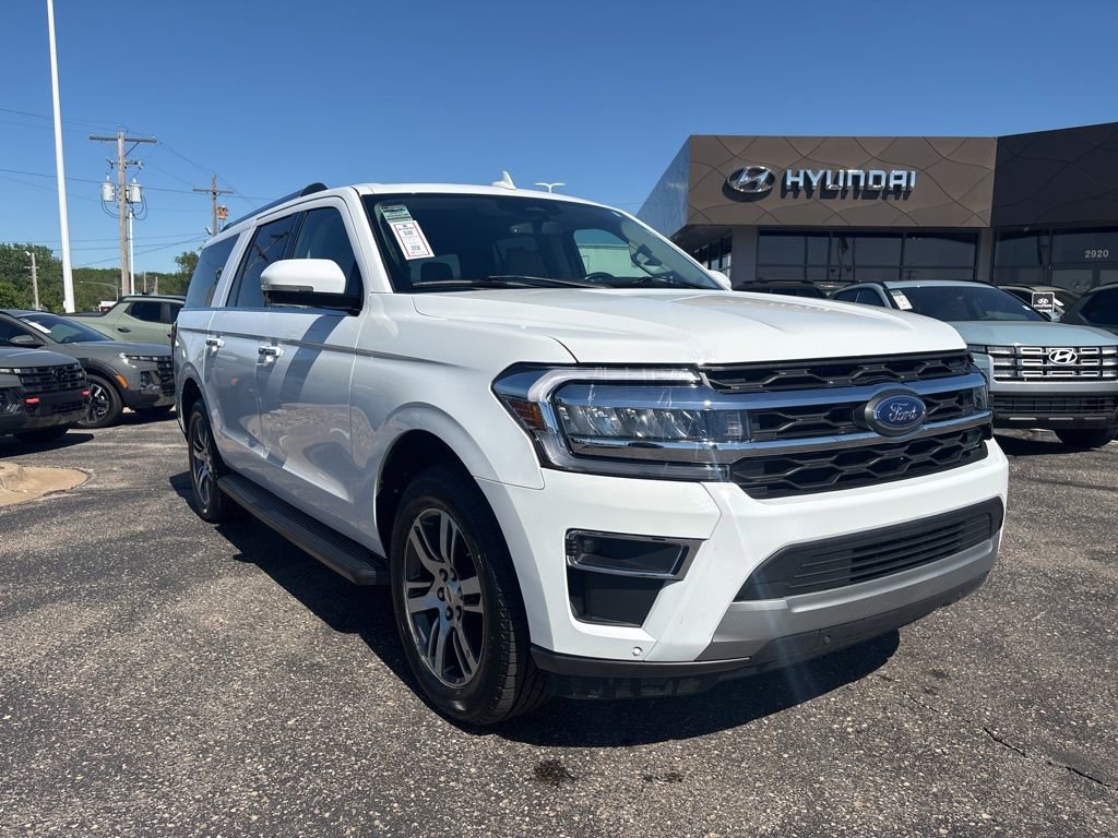Used 2024 Ford Expedition Max Limited AWD/4WD image 3
