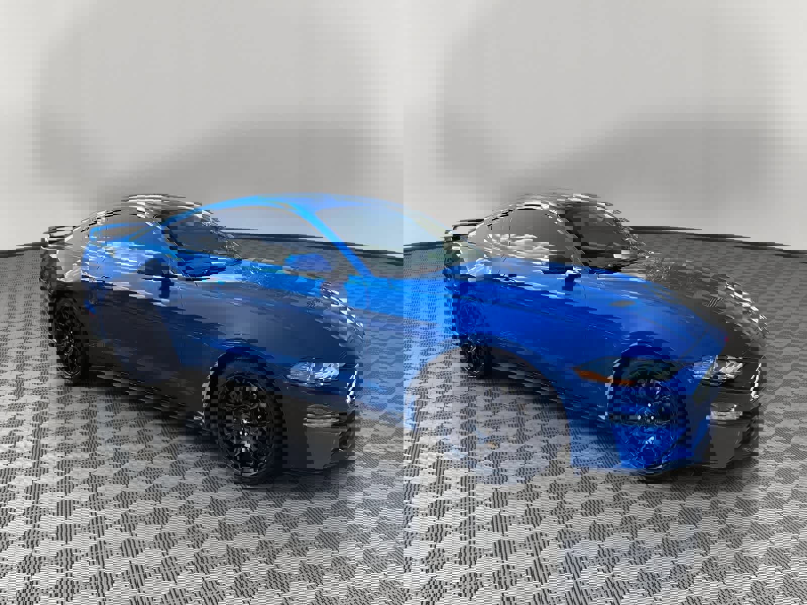 Used 2018 Ford Mustang Premium w/ Ecoboost Performance Package RWD image 2