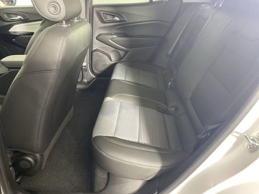 Certified 2025 Chevrolet Trax LT w/ Driver Confidence Package image 25