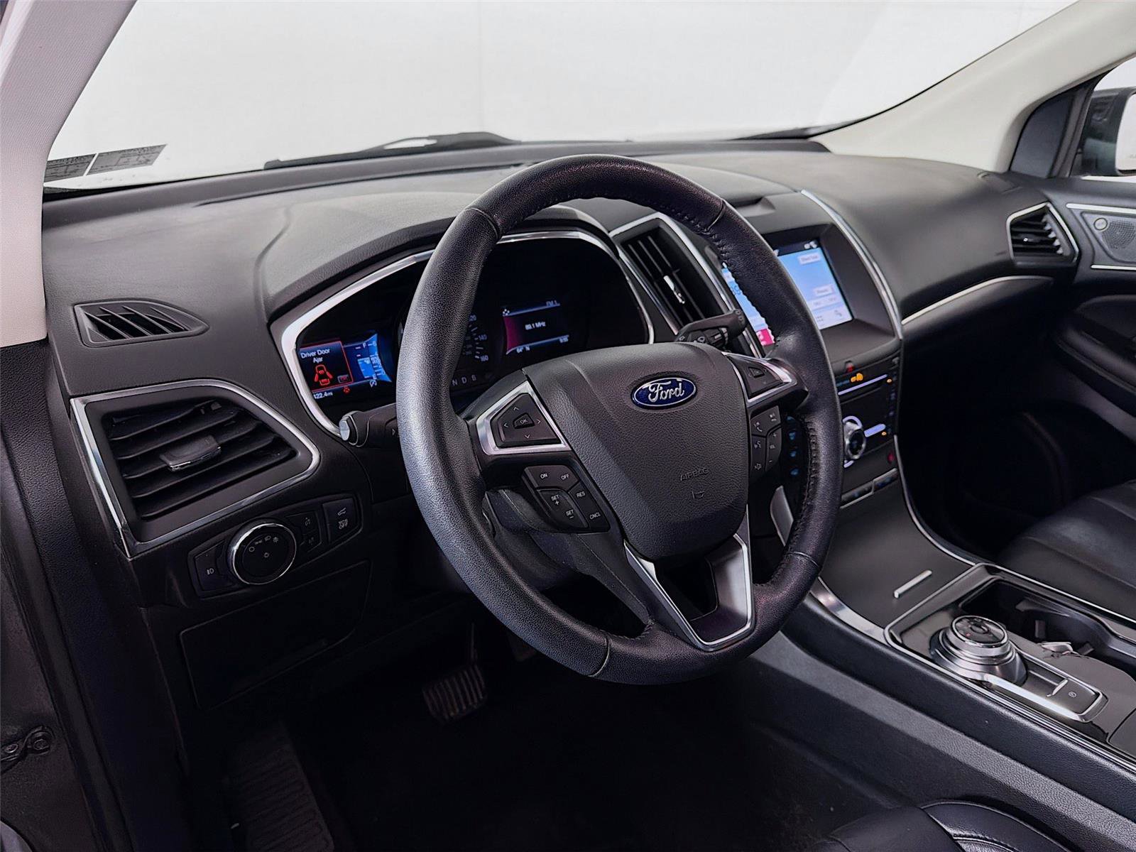 Used 2019 Ford Edge Titanium image 9
