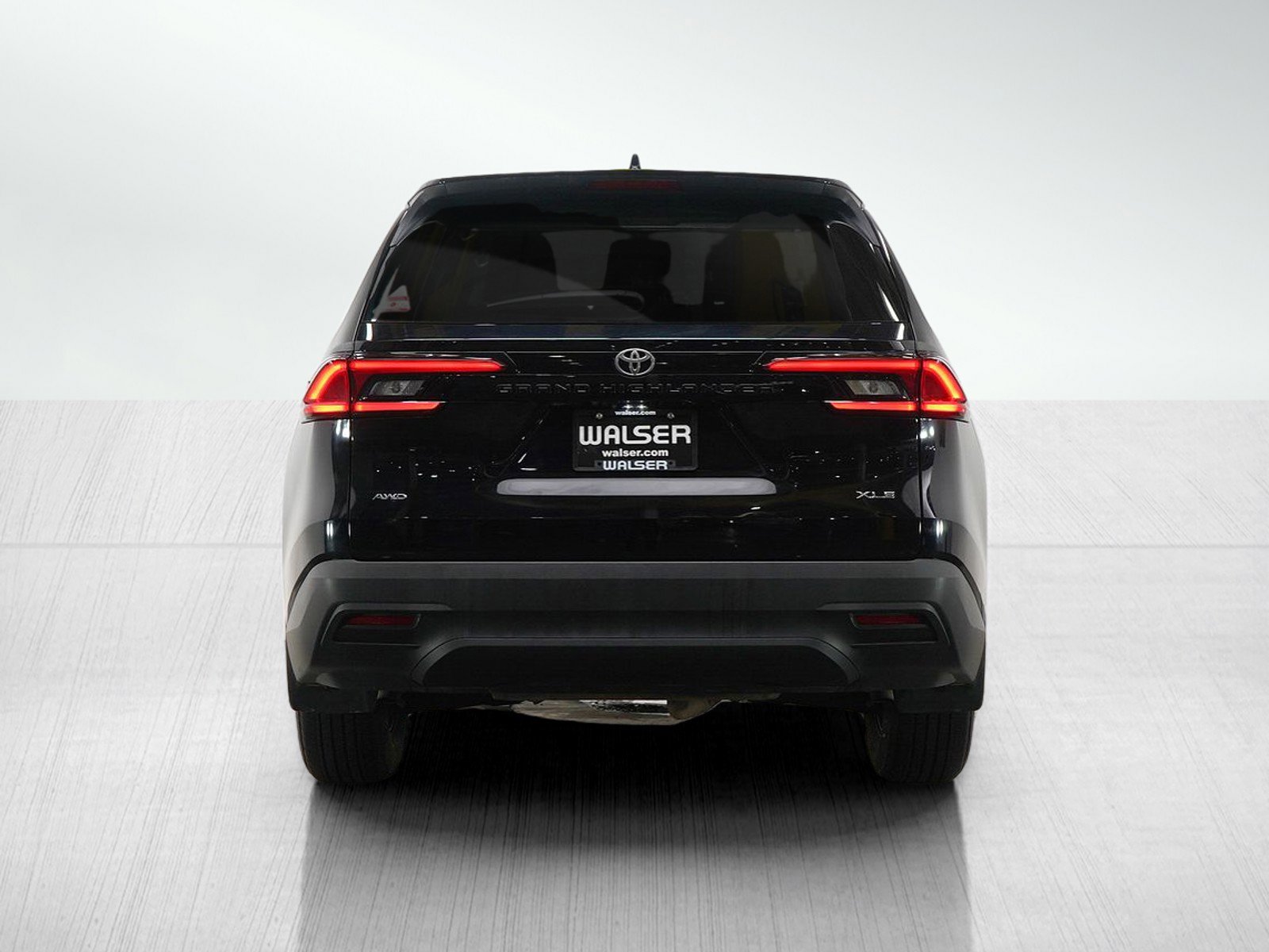 Used 2024 Toyota Grand Highlander XLE image 4