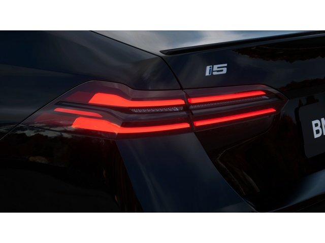 New 2026 BMW i5 eDrive40 w/ M Sport Package image 8
