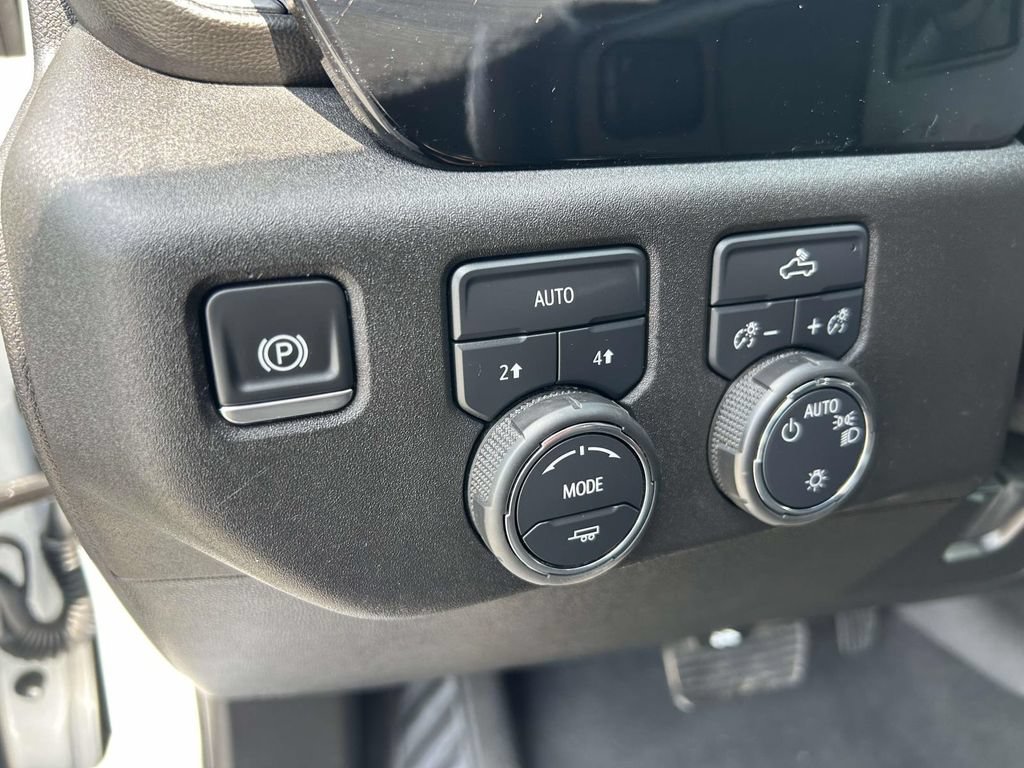 Used 2025 Chevrolet Silverado 1500 LT AWD/4WD image 17