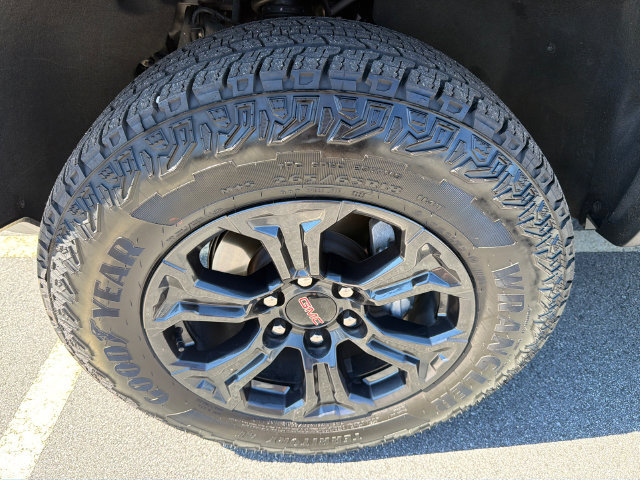 Used 2025 GMC Canyon Elevation AWD/4WD image 11