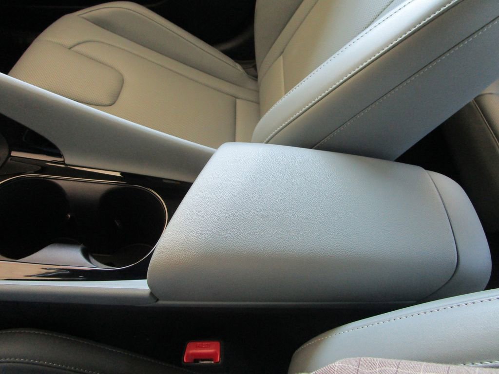 Used 2025 Hyundai Elantra Limited image 38