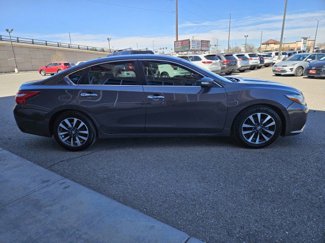 Used 2017 Nissan Altima 2.5 SL w/ Moonroof Package image 6
