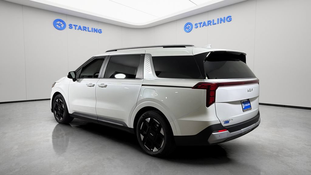 Used 2025 Kia Carnival EX FWD image 5