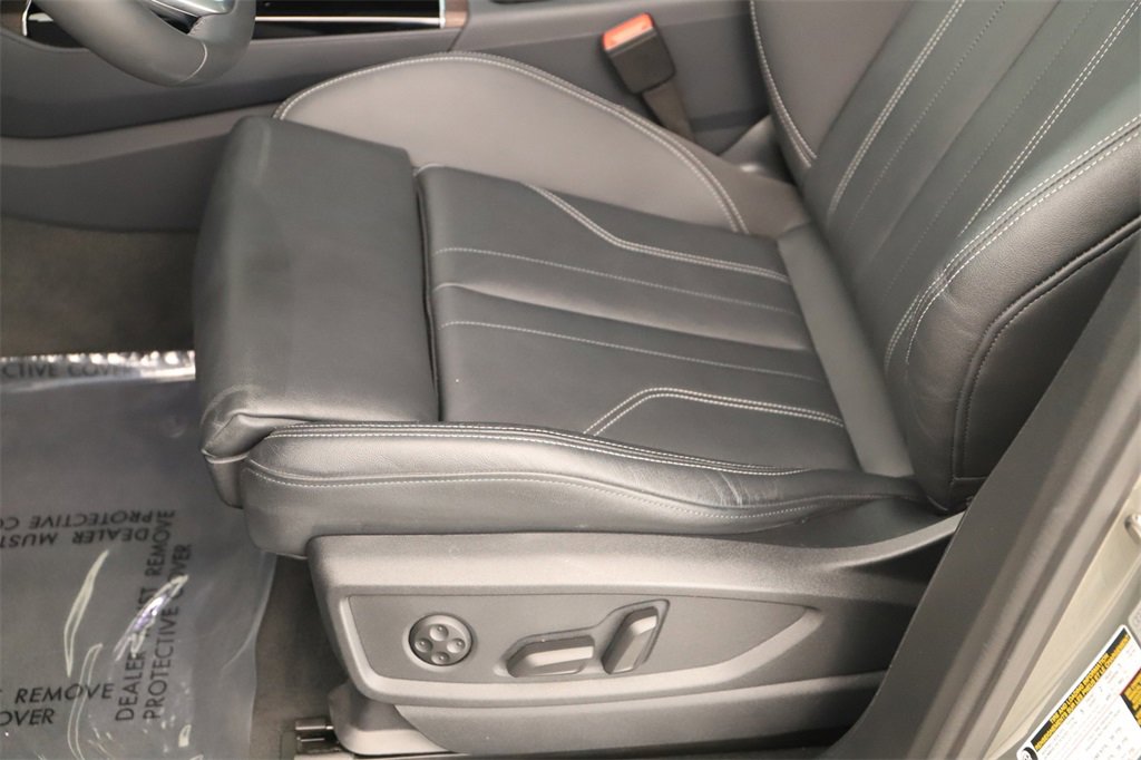 Used 2024 Audi Q5 e Premium w/ Convenience Package image 25