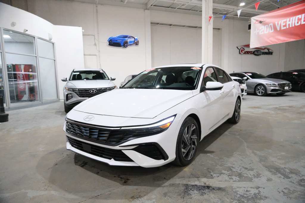 Used 2025 Hyundai Elantra SEL FWD image 4