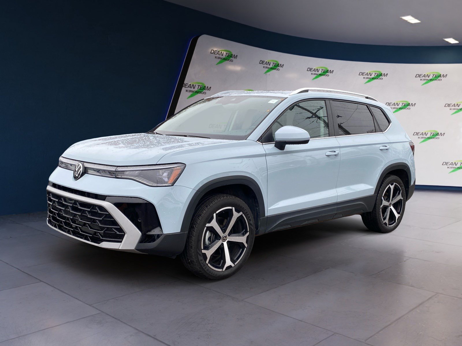Used 2025 Volkswagen Taos SEL AWD/4WD image 3