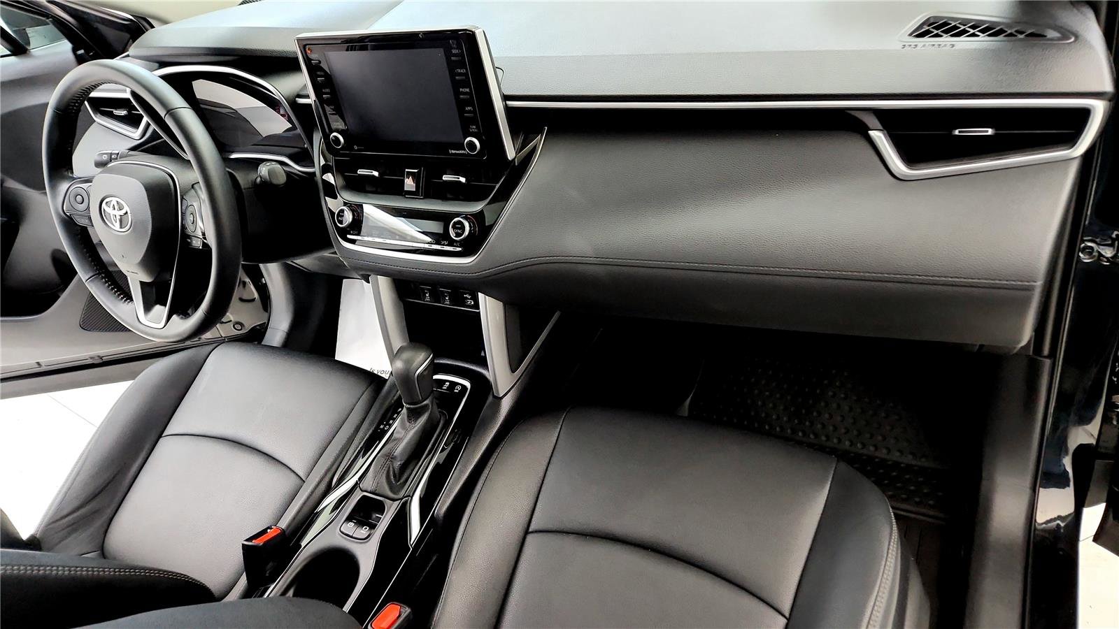 Used 2022 Toyota Corolla Cross XLE image 16