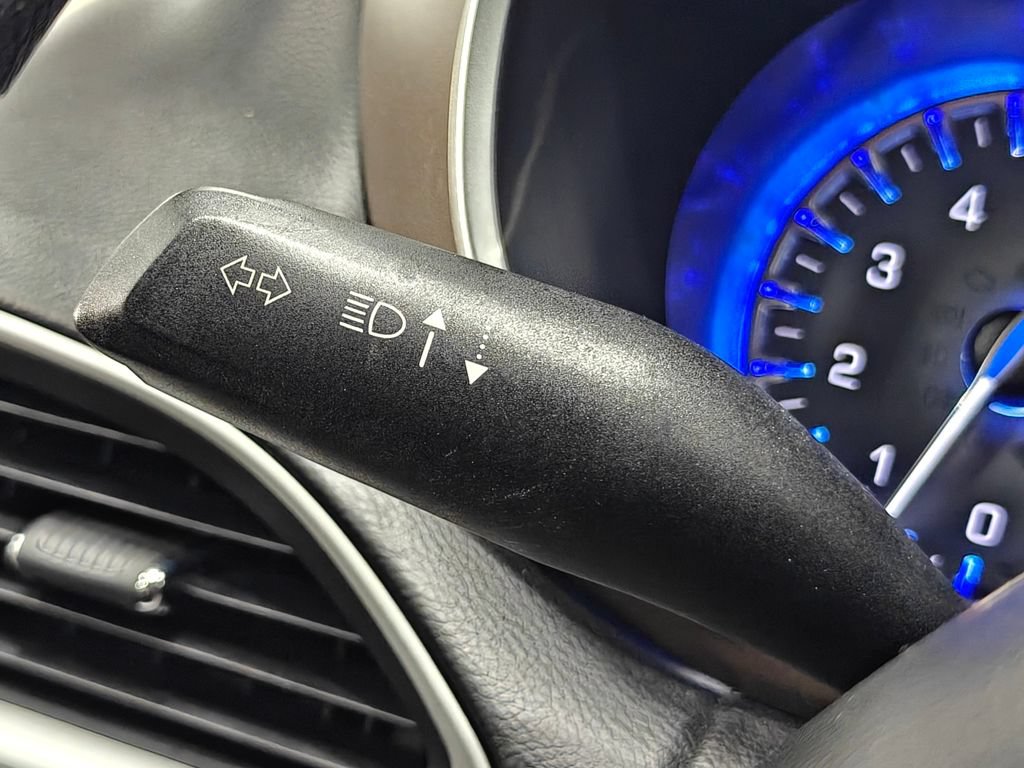 Used 2020 Chrysler Voyager L FWD image 39