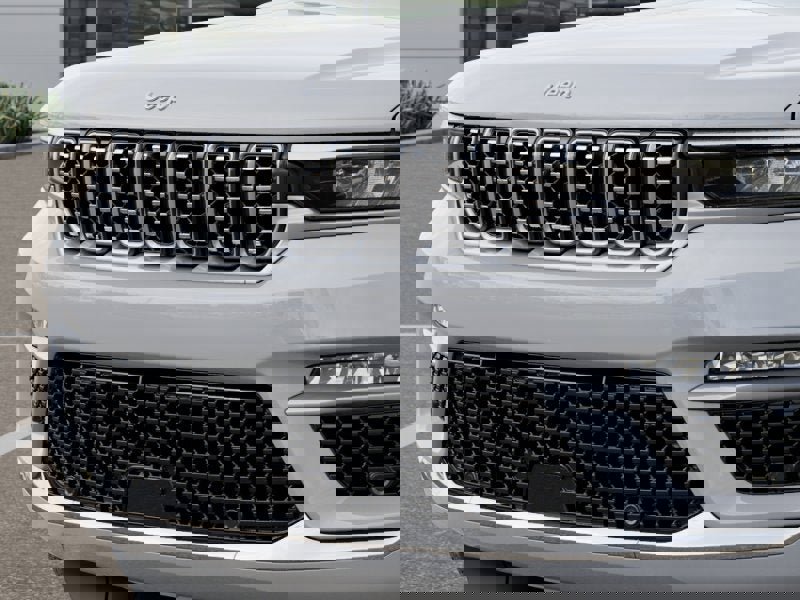 New 2025 Jeep Grand Cherokee Summit image 32