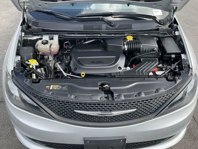 Used 2023 Chrysler Voyager LX image 33