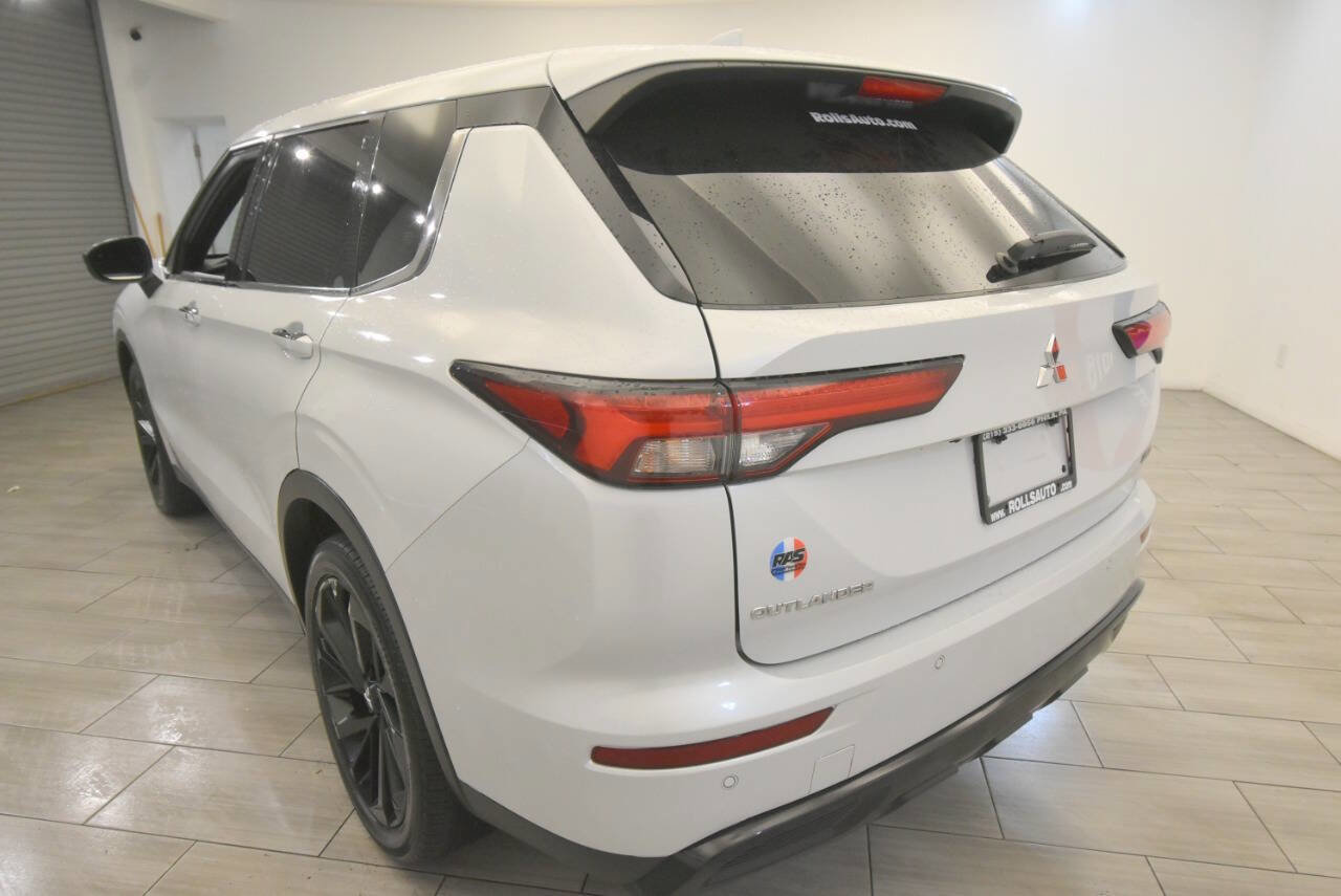 Used 2023 Mitsubishi Outlander SE Black Edition image 3