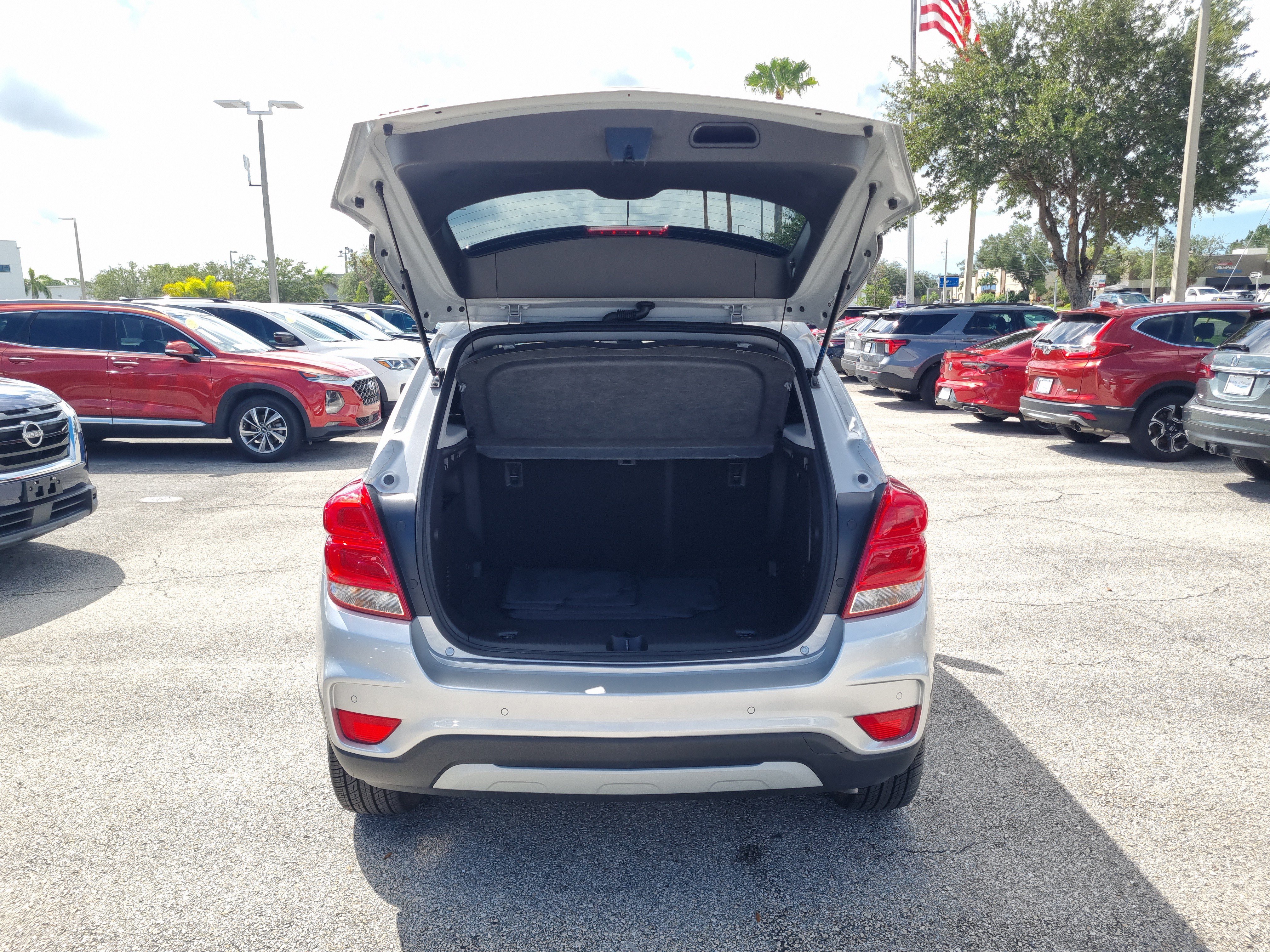 Used 2021 Chevrolet Trax LT w/ Redline Edition FWD image 12