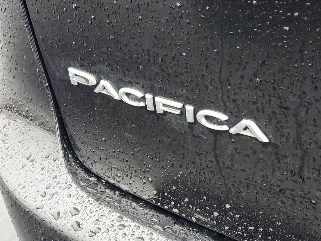 Used 2025 Chrysler Pacifica Select image 35