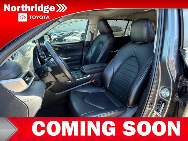 Used 2023 Toyota Highlander XLE FWD image 6