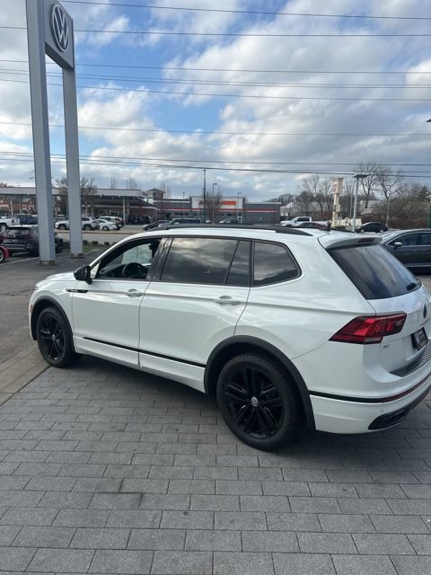 Used 2022 Volkswagen Tiguan SE R-Line image 17