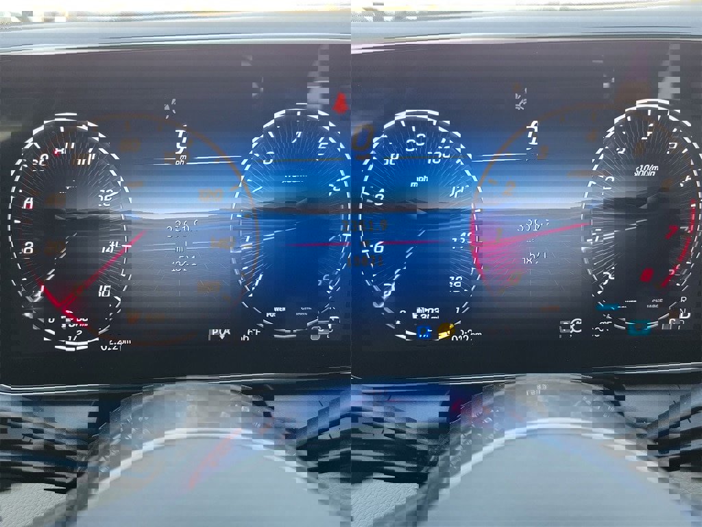 Used 2025 Mercedes-Benz GLC 300 4MATIC image 20