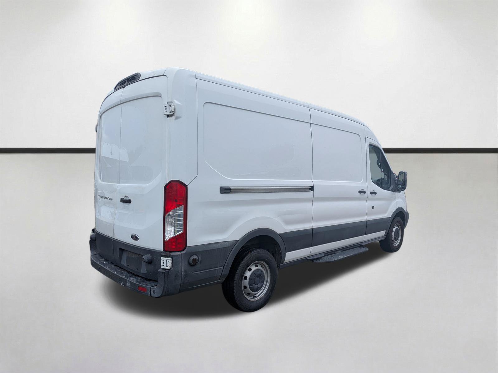 Used 2018 Ford Transit 250 148 Medium Roof RWD image 4
