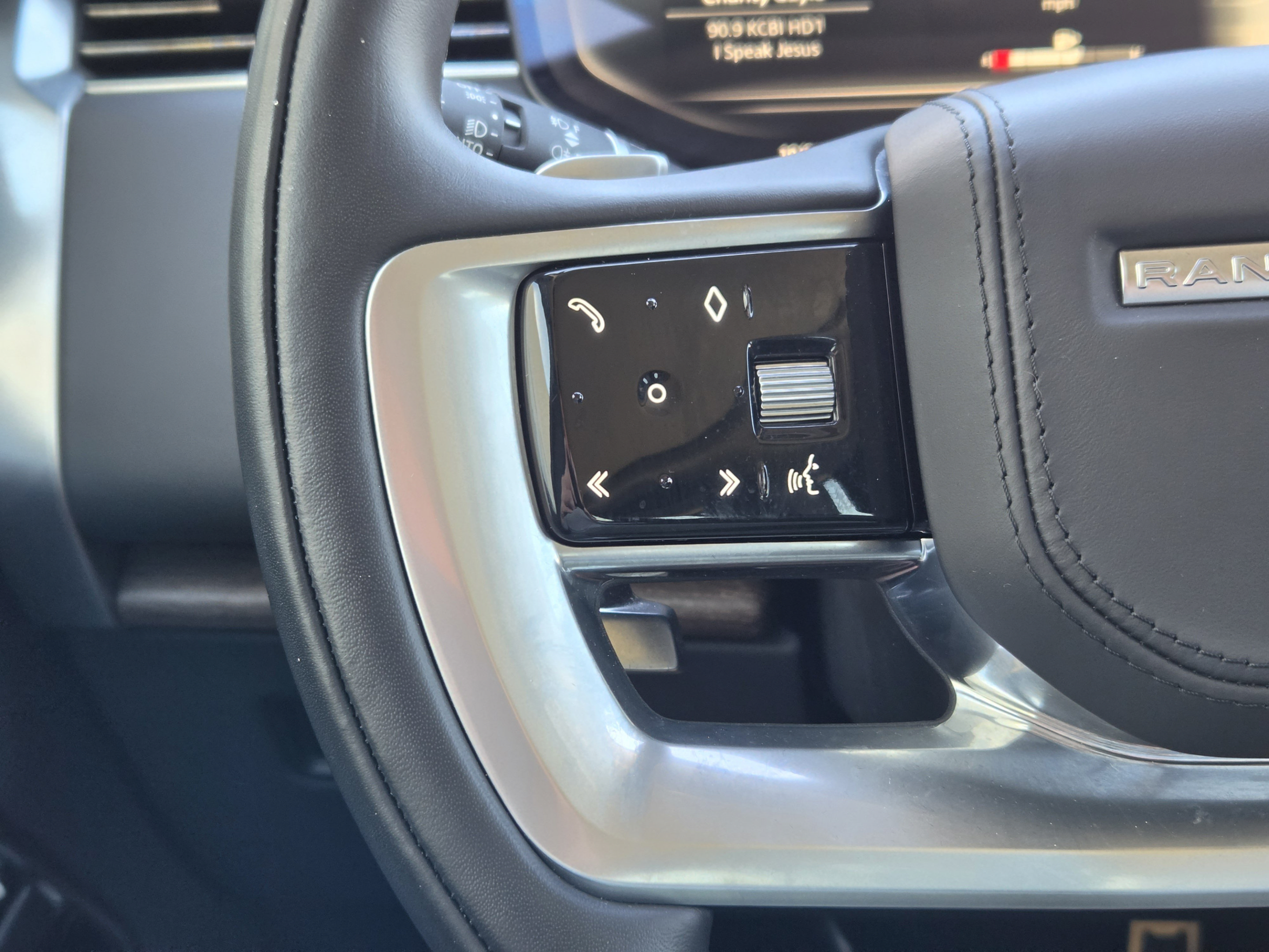 Certified 2023 Land Rover Range Rover SE AWD/4WD image 26