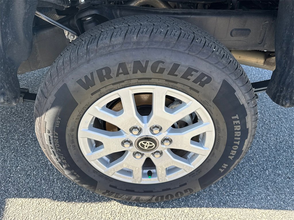 Certified 2025 Toyota Tacoma SR image 19