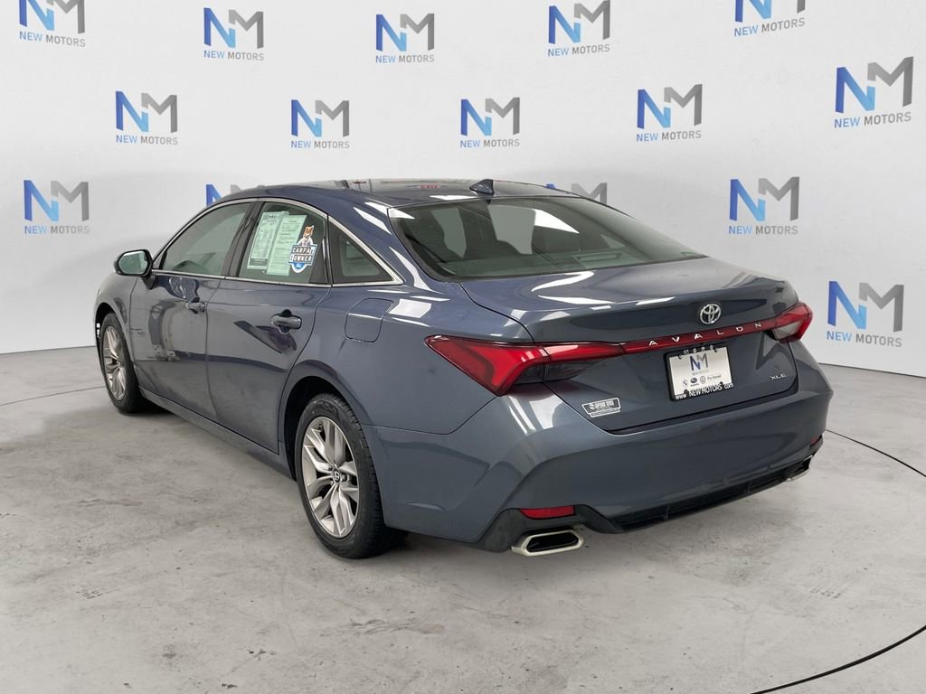 Used 2019 Toyota Avalon XLE w/ Moonroof Package FWD image 2