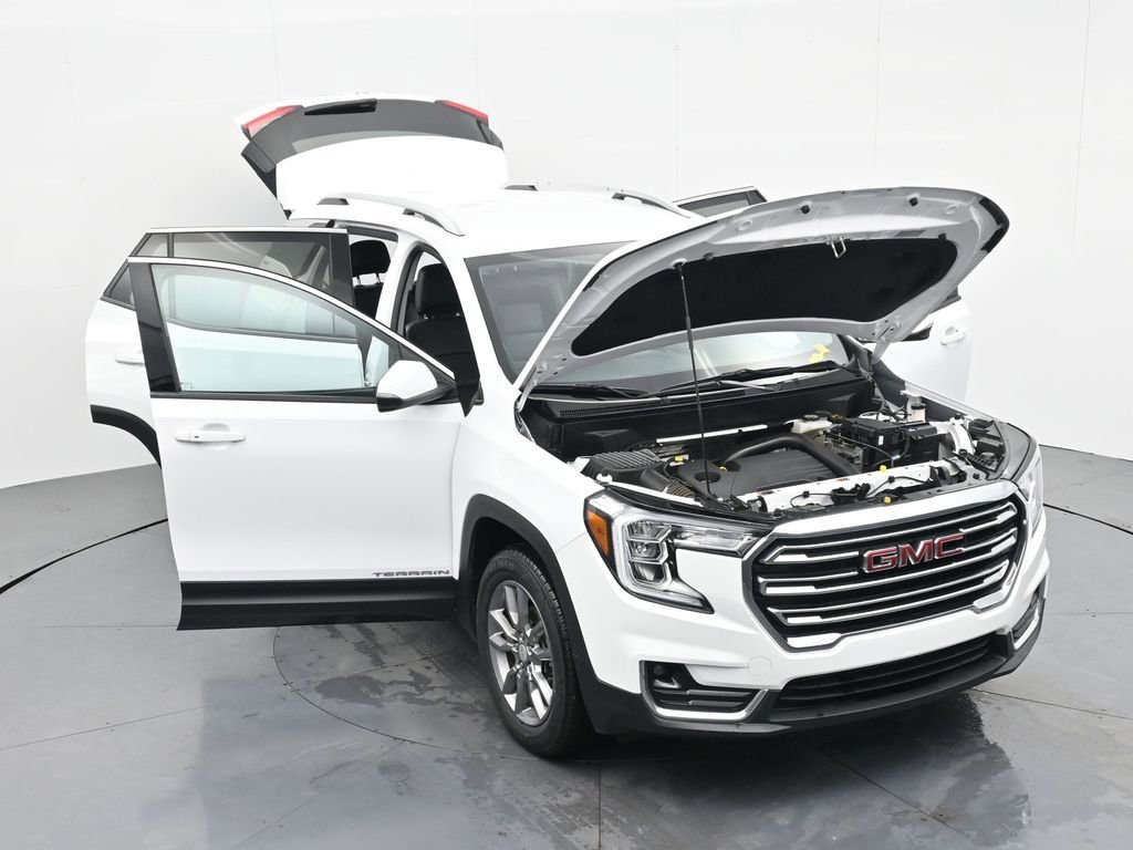 Used 2024 GMC Terrain SLT image 39