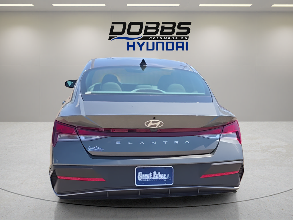 New 2026 Hyundai Elantra SE FWD image 4