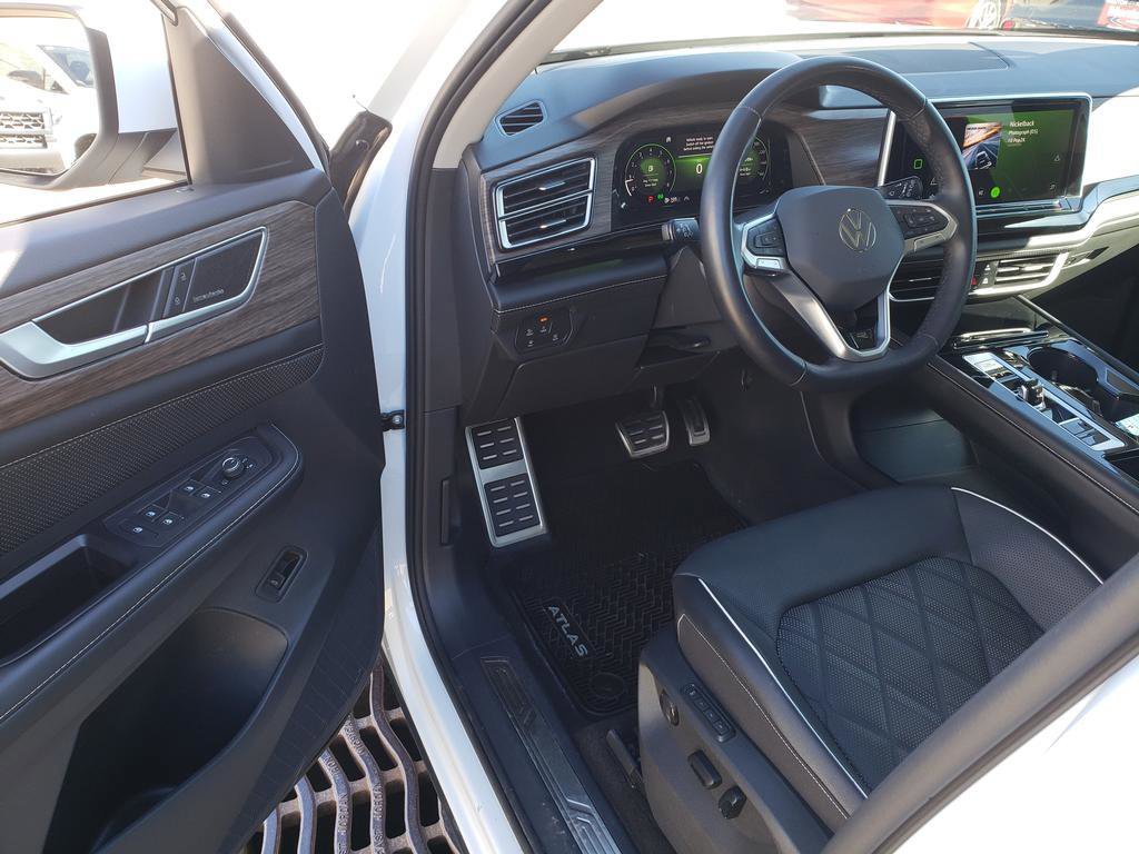 Used 2024 Volkswagen Atlas SEL Premium R-Line image 17