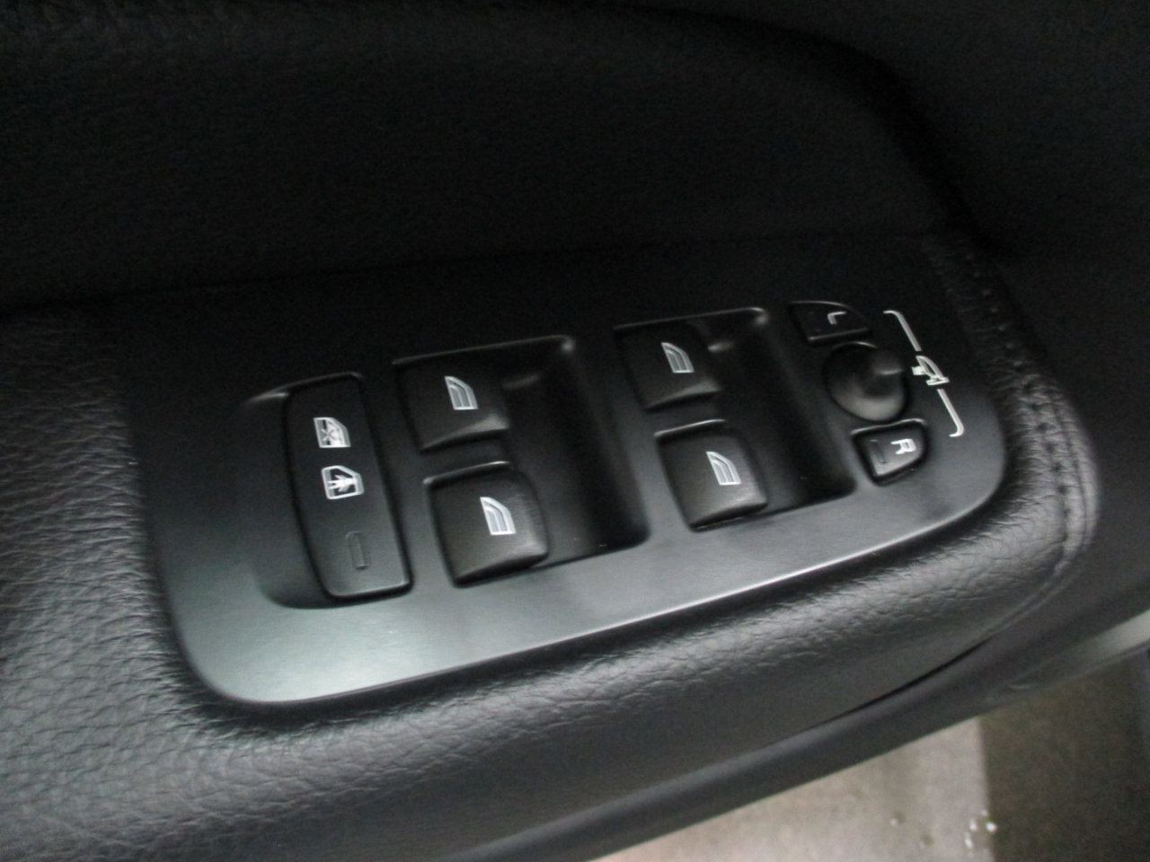 Used 2022 Volvo XC60 B5 Momentum image 18