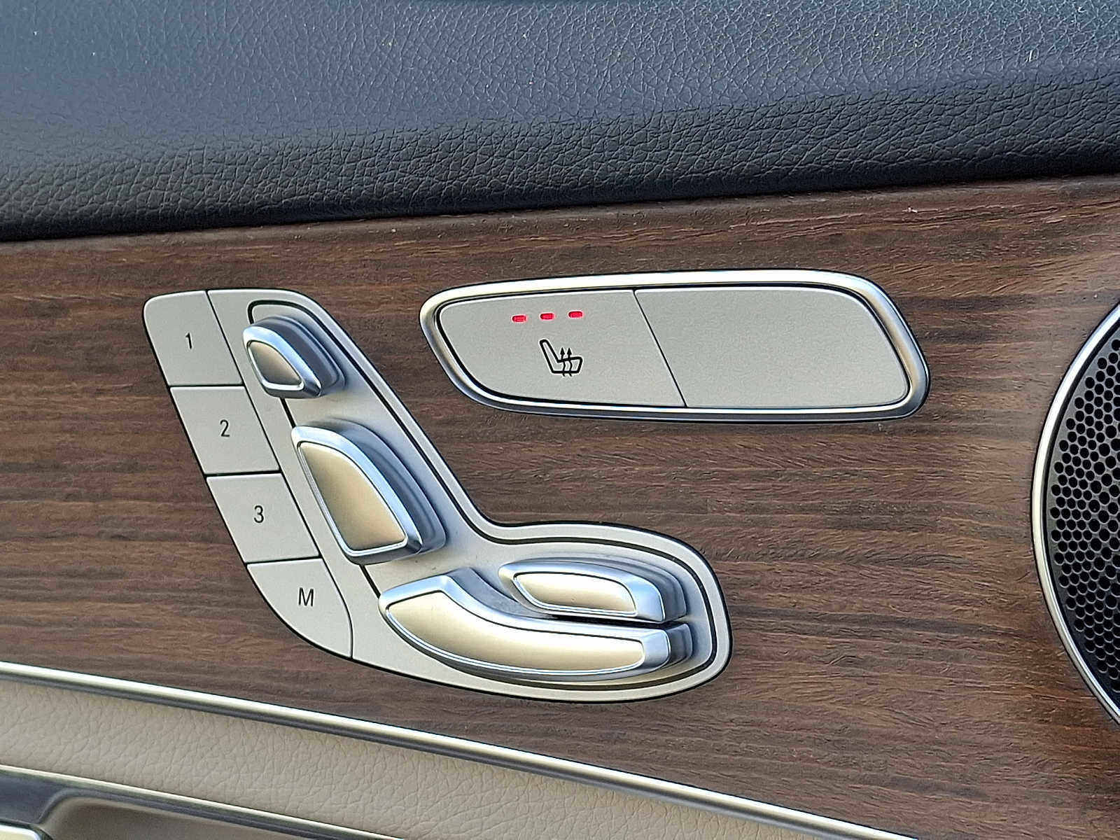 Used 2021 Mercedes-Benz GLC 300 4MATIC image 22