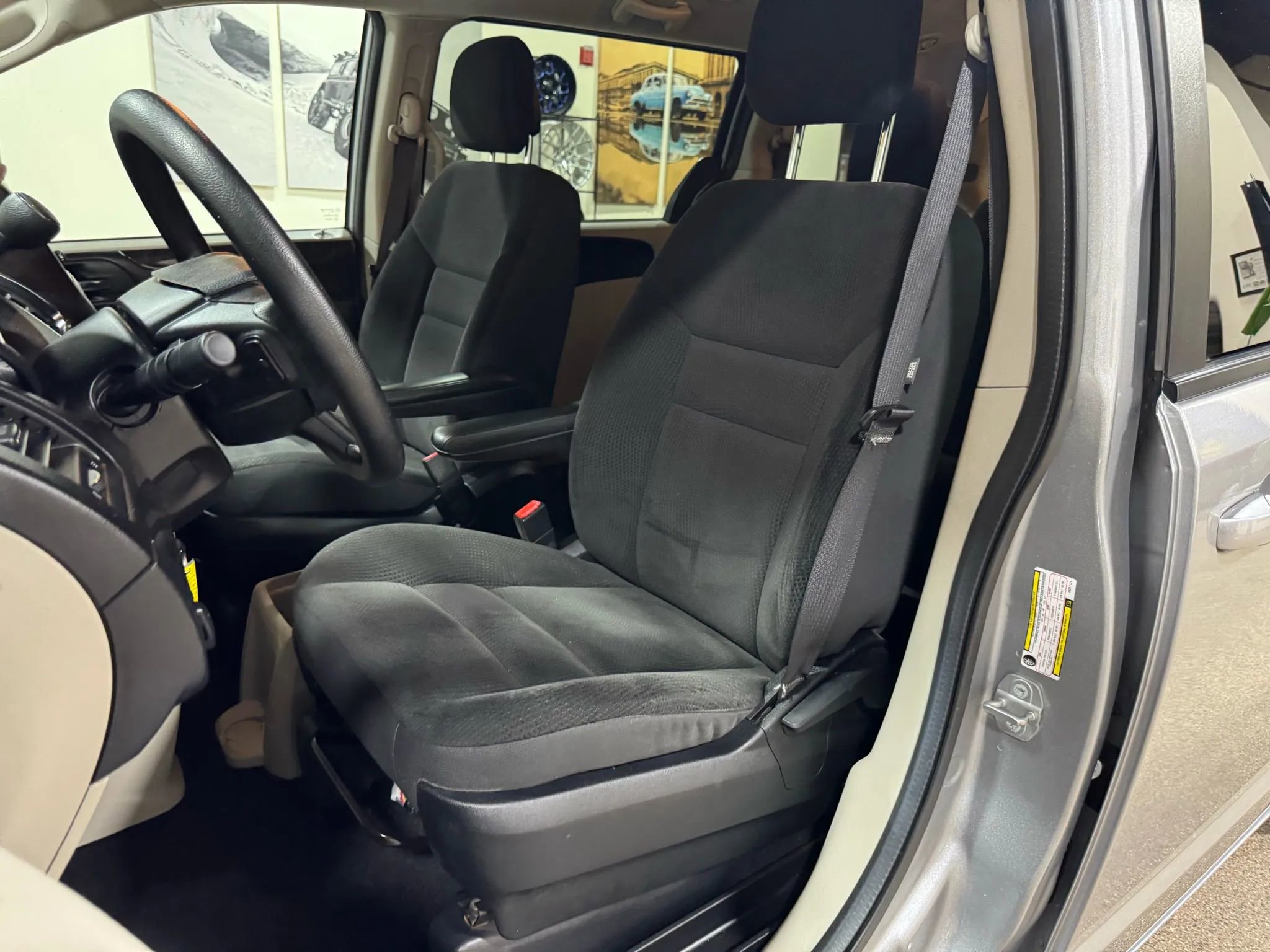 Used 2018 Dodge Grand Caravan SE image 44