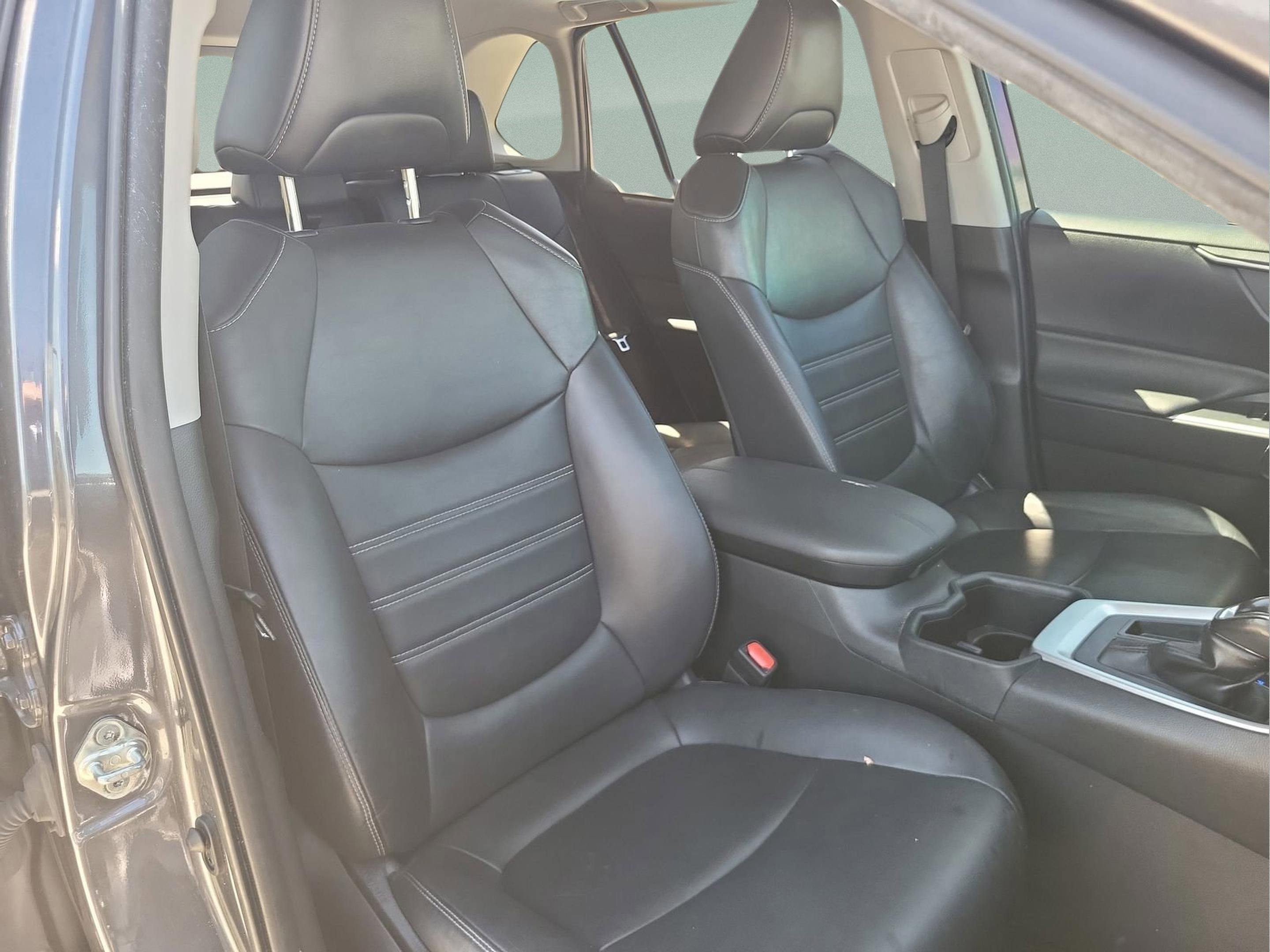 Used 2023 Toyota RAV4 XLE Premium image 19