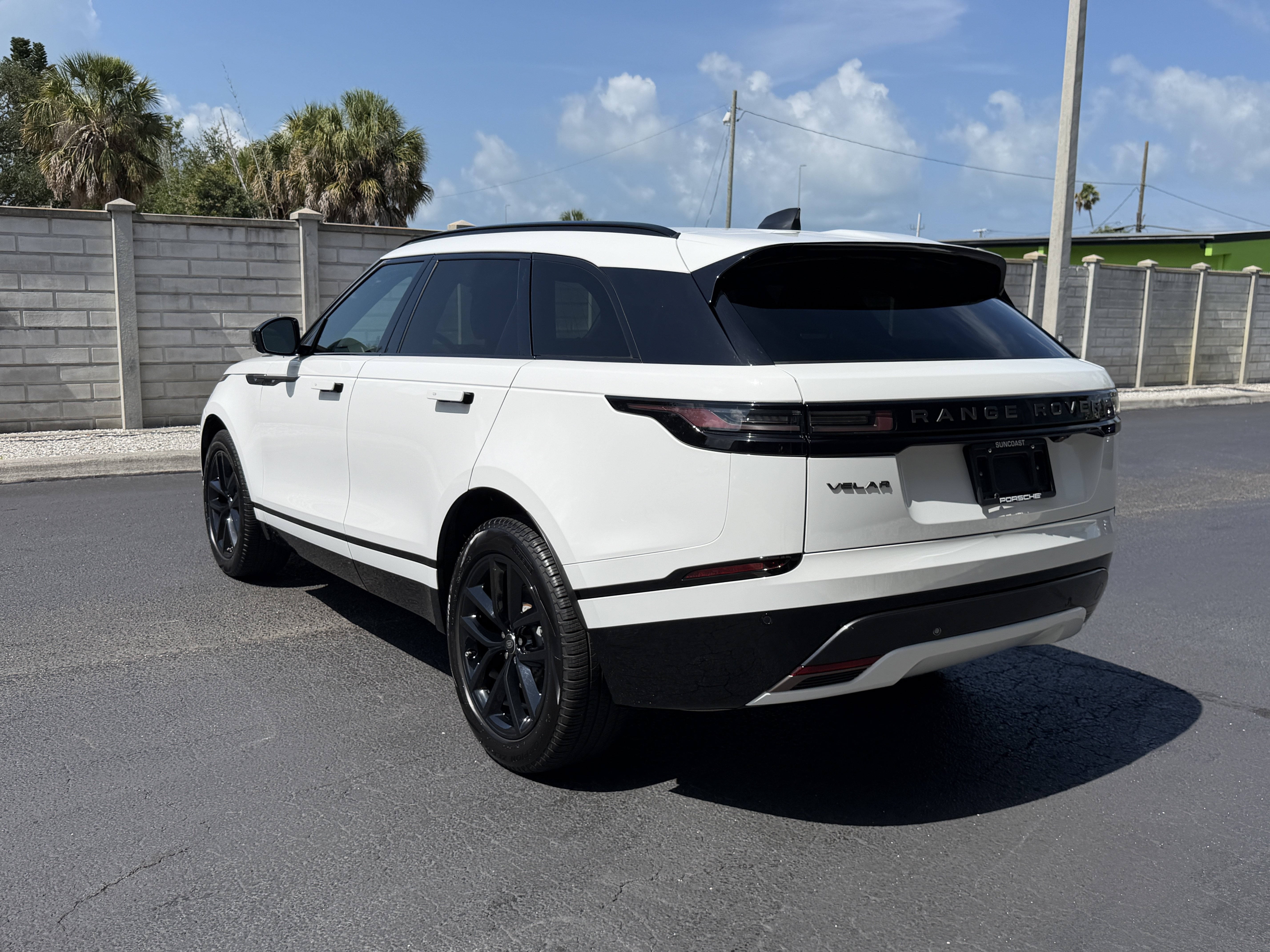 Used 2025 Land Rover Range Rover Velar Dynamic SE AWD/4WD image 3