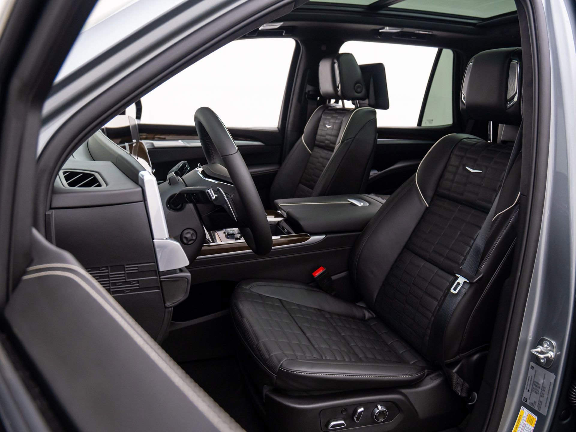 New 2026 Cadillac Escalade Platinum Sport w/ LPO, ONYX Package image 16